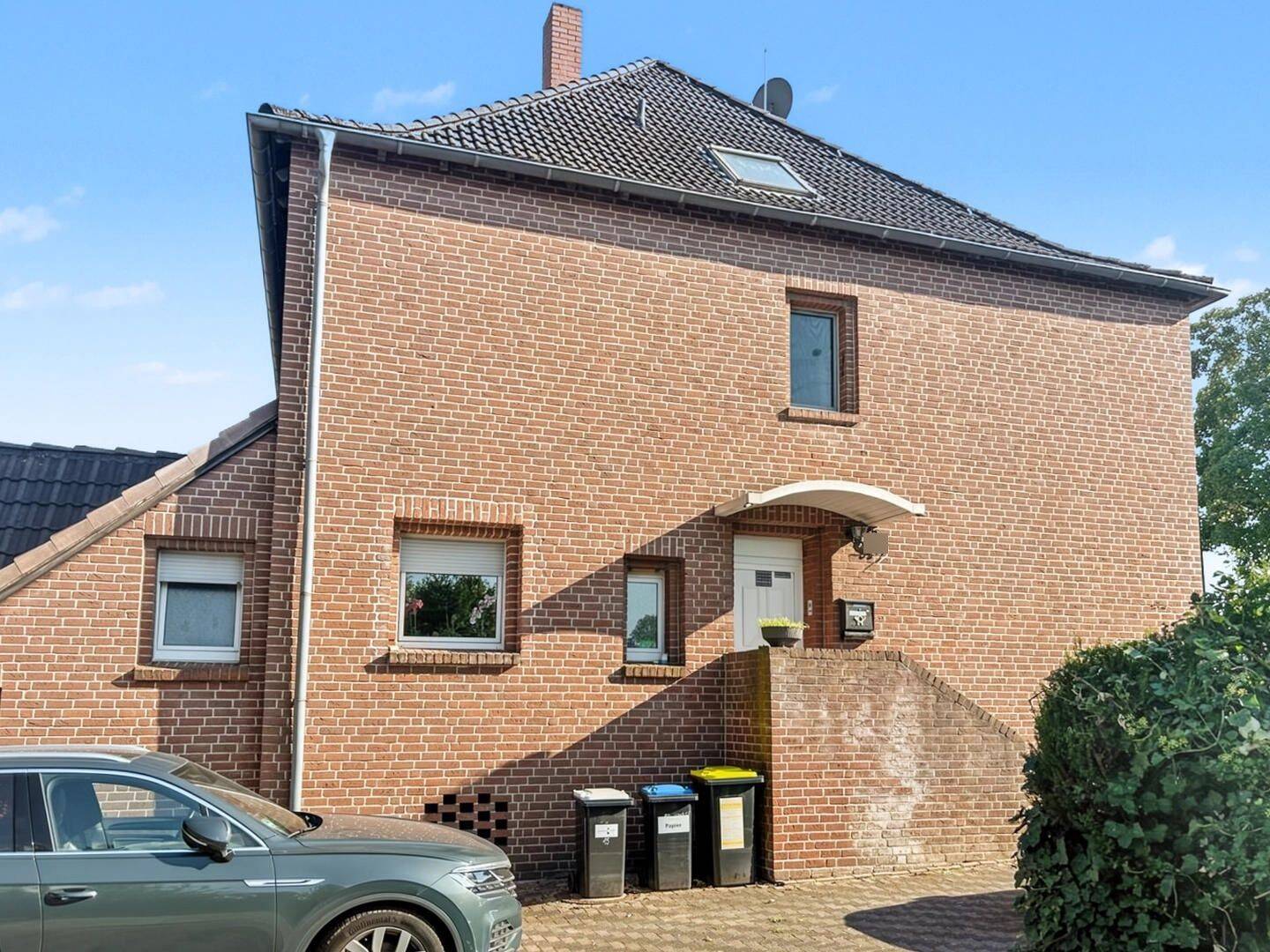 Wohnhaus mit viel Potenzial, großzügigen Stellplätzen in Duisburg, 47169 Duisburg (Aldenrade Fahrn Marxloh Röttgersbach Wehofen)