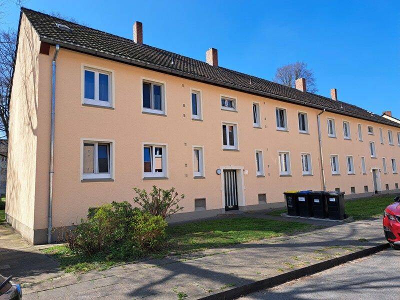 Renoviert und bezugsfertig… Schöne 2-ZKDB im 1. OG mit Balkon in ruhiger Lage…, 47229 Duisburg (Bergheim Friemersheim Rheinhausen-Mitte)
