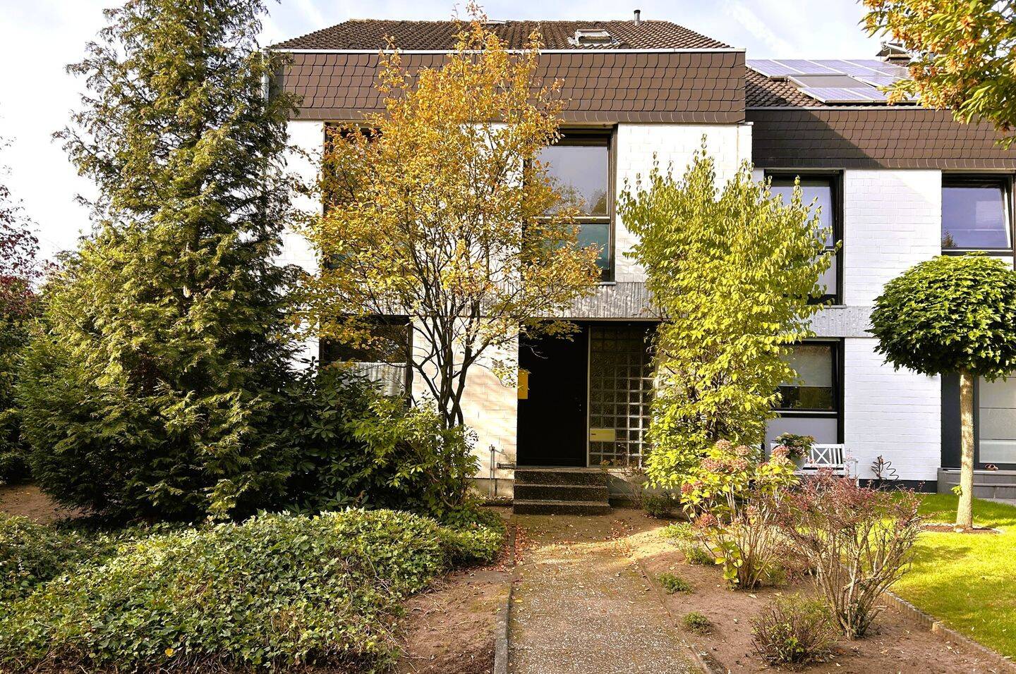 Mehr als ein Haus! Unglaublich viel Platz für Ihre Träume in ruhiger Lage!!, 40668 Meerbusch