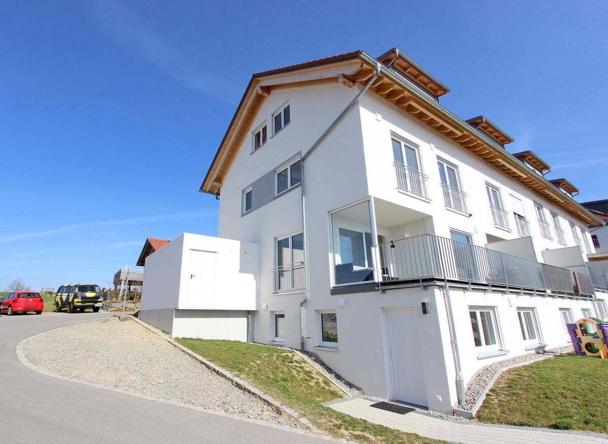 Sofort beziebar! Großes Reiheneckhaus mit Einliegerwohnung und Bergsicht in top Lage, 88260 Argenbühl