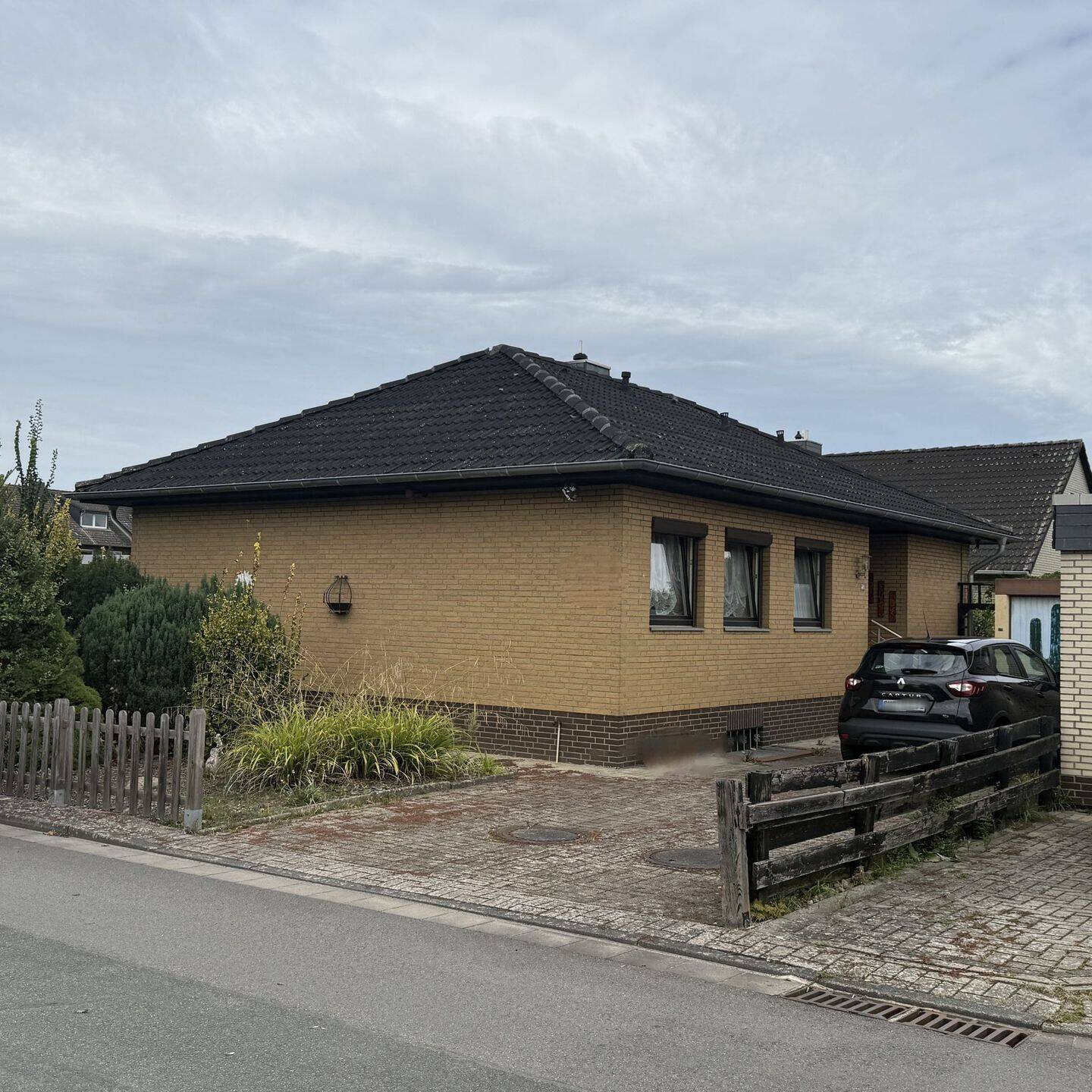 Wunstorf-Luthe: Gepflegtes Einfamilienhaus mit Vollkeller und Garage, 31515 Wunstorf
