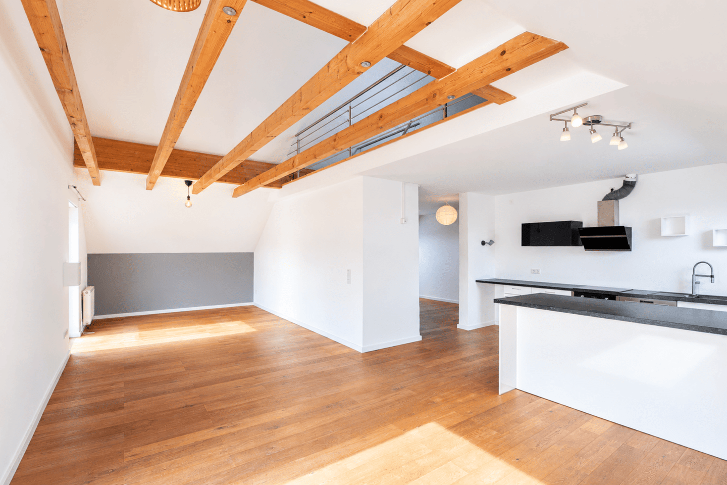Jung, modern, bezugsfrei auf der Lohe: Maisonette mit Galerie & Süd-Balkon, 32547 Bad Oeynhausen