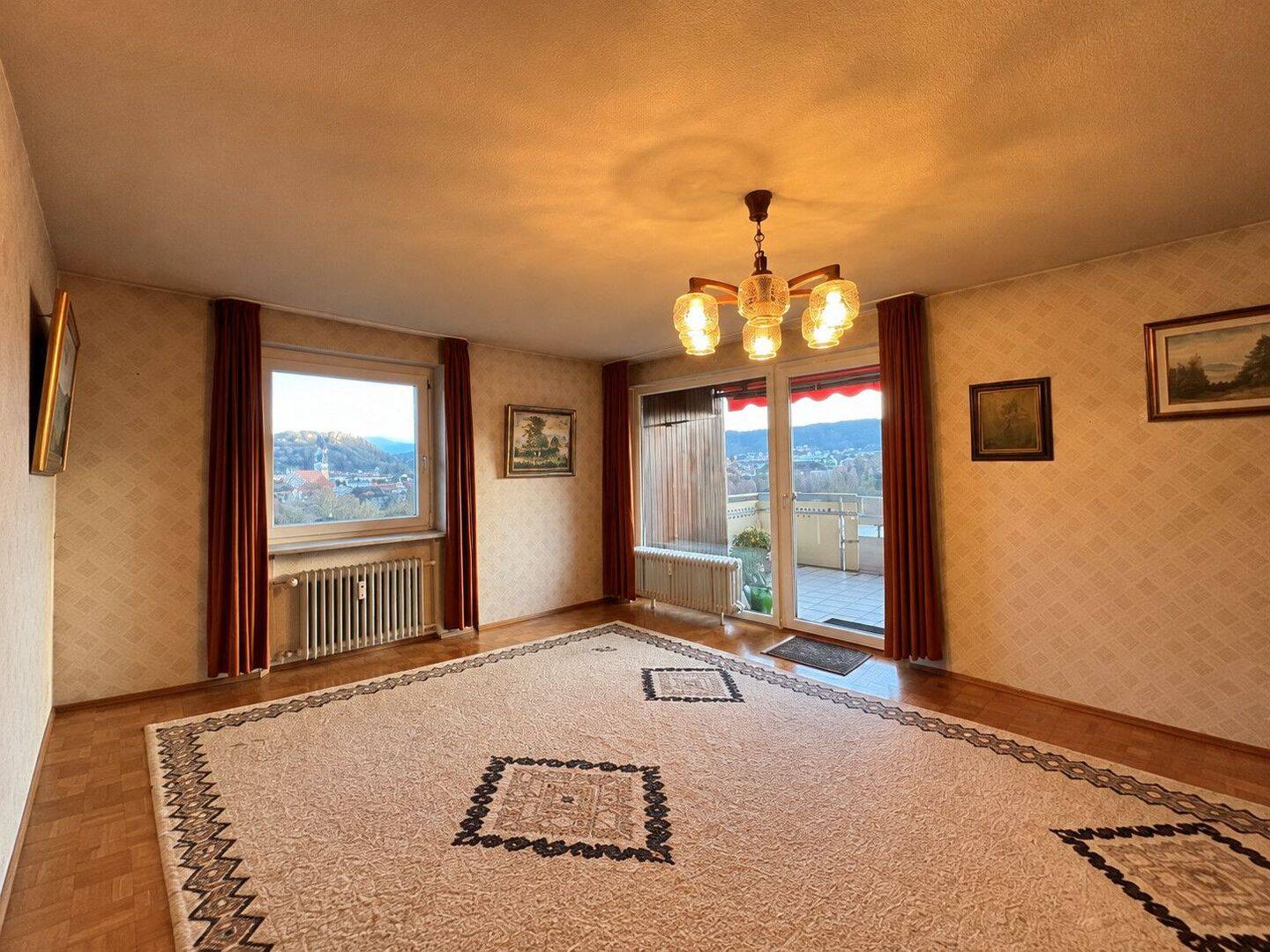 Lichtdurchflutete 3,5 Attika-Wohnung im 7. Stock mit Weitblick über Tuttlingen – inkl. Garage mit eigenem Direktzugang ins Haus, 78532 Tuttlingen