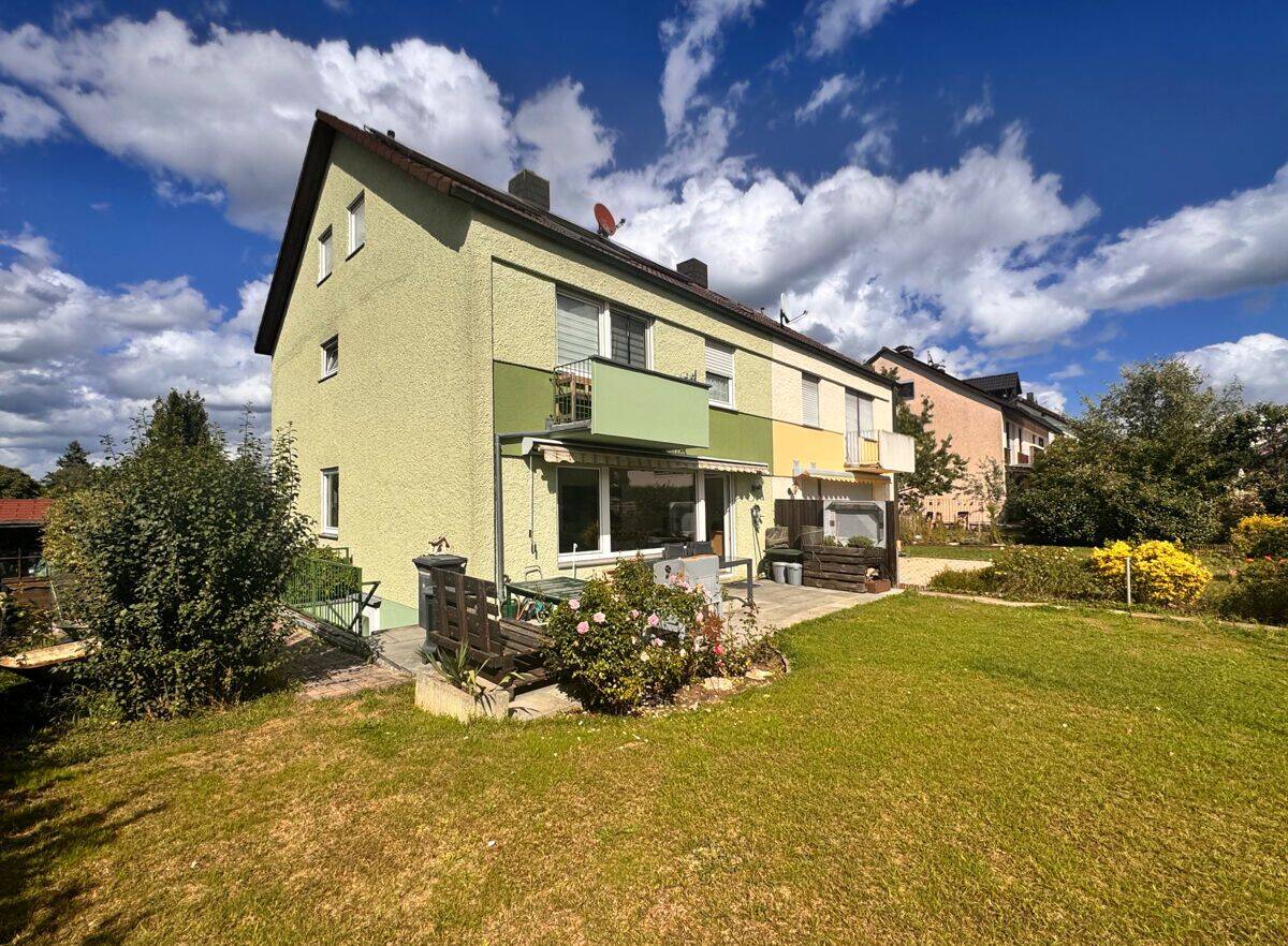 Gepflegte Doppelhaushälfte mit viel Platz in ruhiger Wohnlage in Eckental-Forth, 90542 Eckental