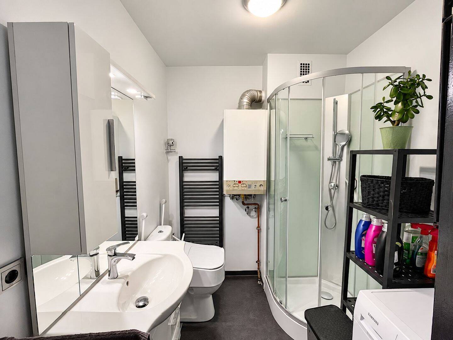 Hochwertig renovierte, moderne 3-Zimmer-Wohnung in zentraler Lage mit Garage und Balkon, 66953 Pirmasens (Innenstadt)