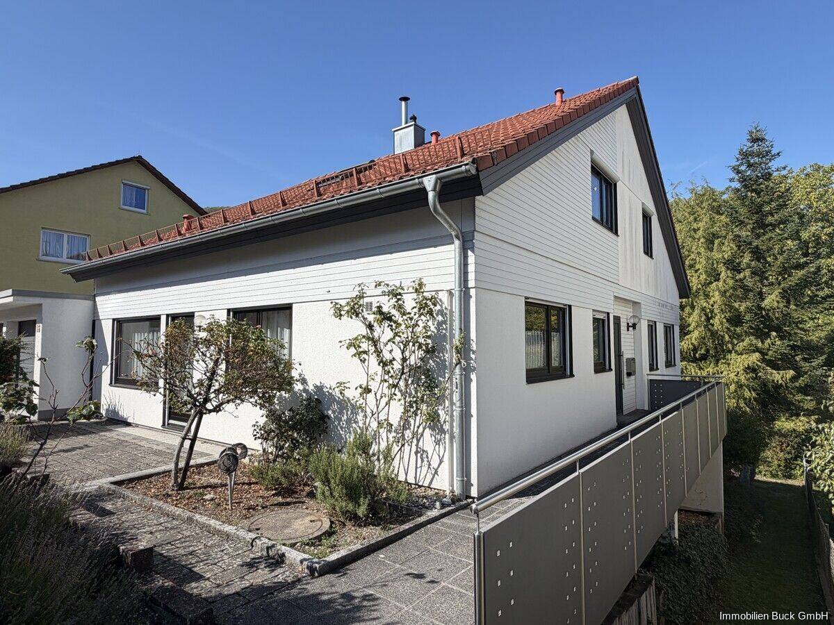 Zweifamilienhaus in gesuchter Lage und zusätzlicher Einliegerwohnung – der perfekte Platz für Ihre Familie., 73329 Kuchen