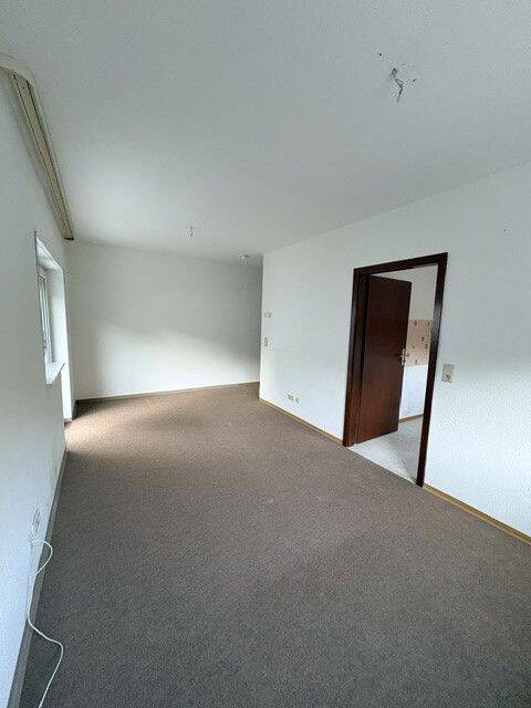 MERZIG: Eigentumswohnung mit 2 ZKB, Balkon und Stellplatz zu verkaufen!, 66663 Merzig