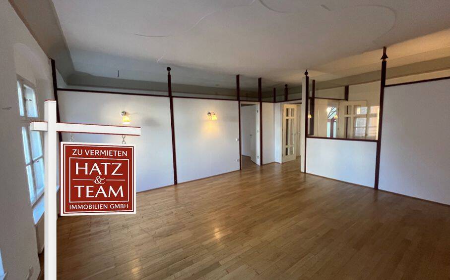 Charmante Wohnung mit Balkon im Herzen der Altstadt!, 94032 Passau (Altstadt Haidenhof-Nord Haidenhof-Süd Innstadt)