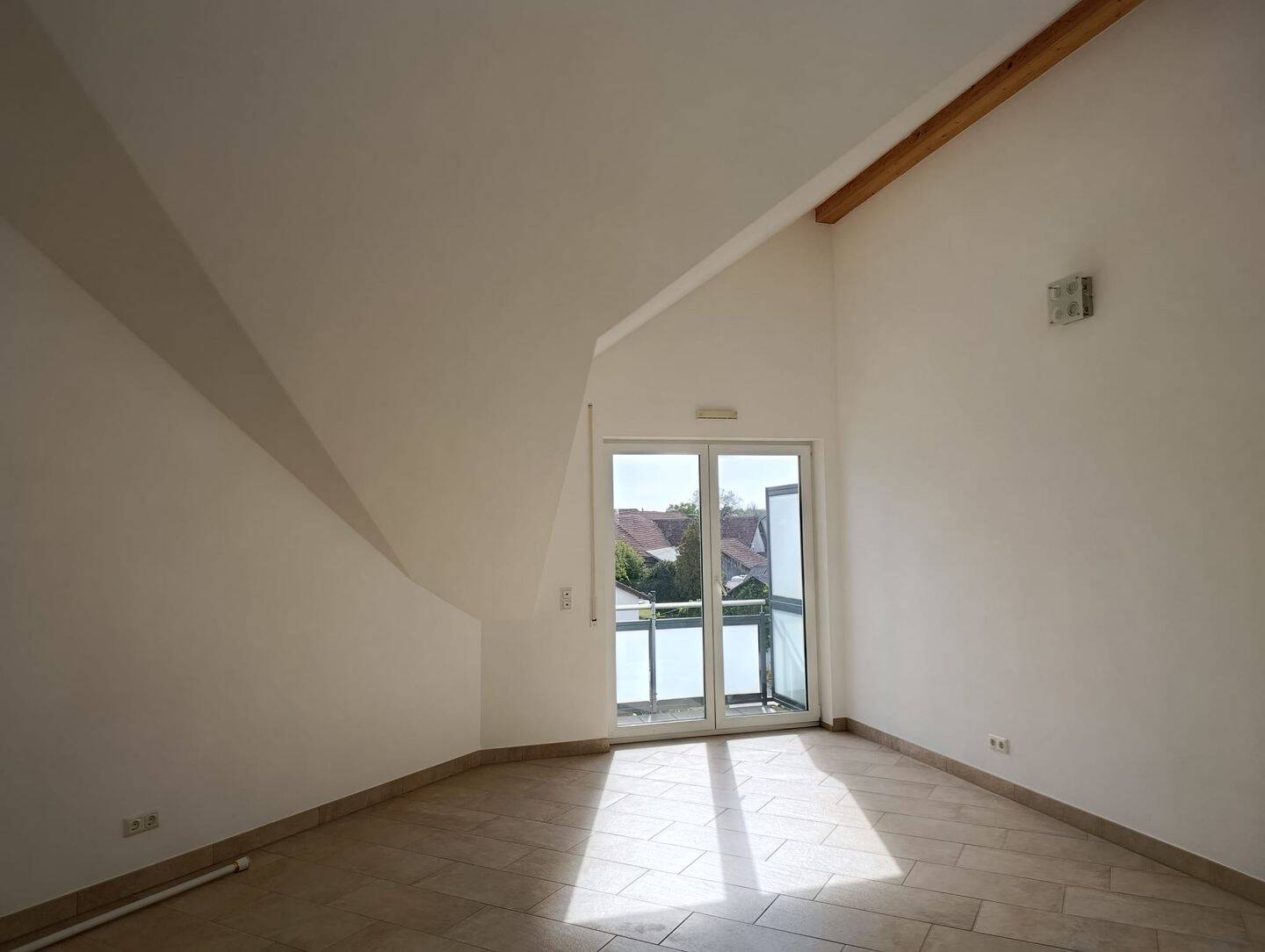 Dachgeschosswohnung in Gilching, 82205 Gilching