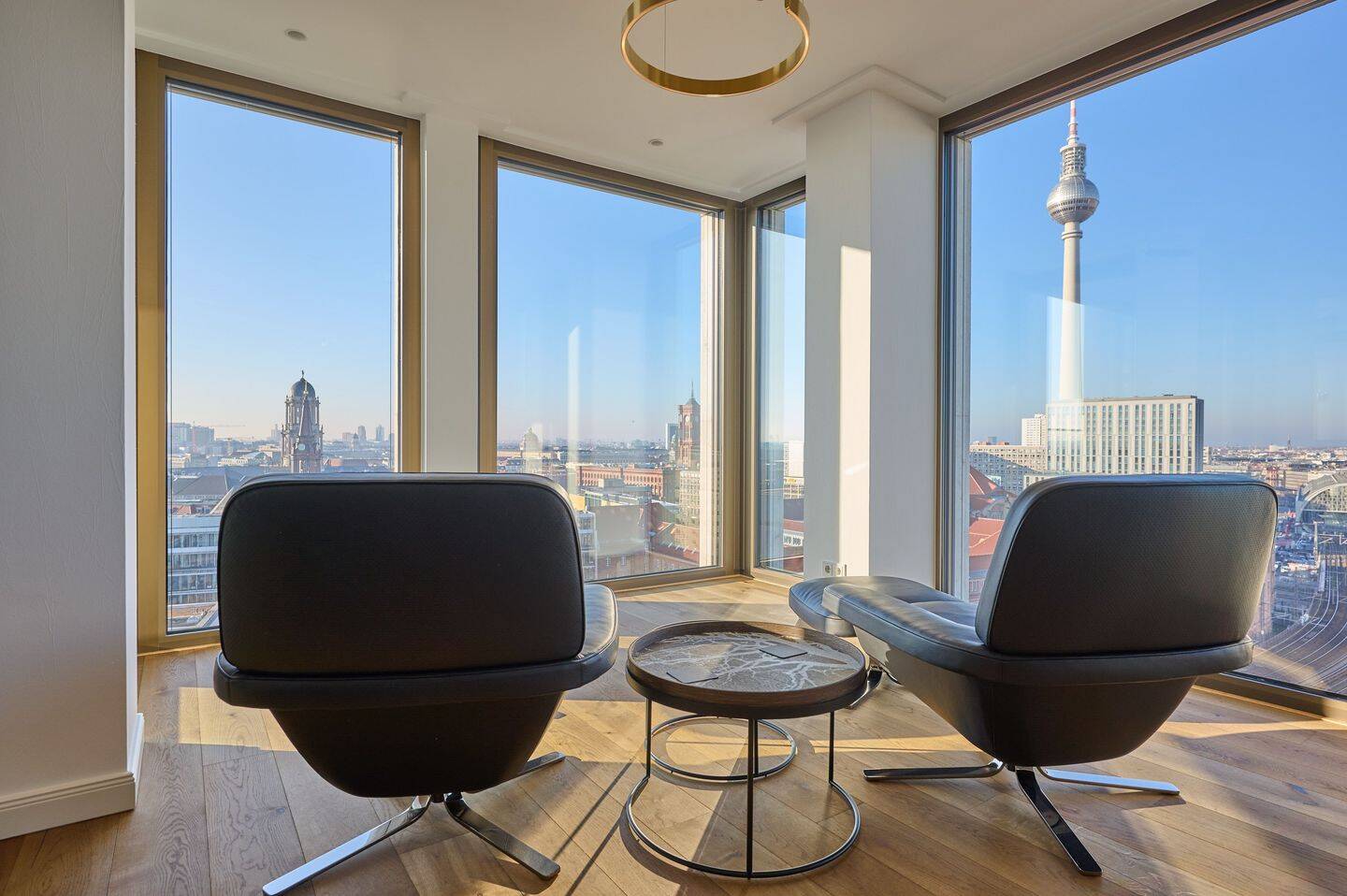 GRANDAIRE Apartment / 3 Zimmer (150 qm) mit exklusivem Ausblick in Berlin-Mitte, 10179 Berlin (Mitte)