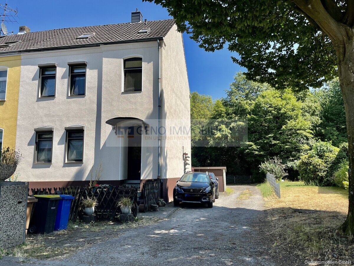 Ein- bis Zweifamilienhaus mit Garagen in Altenessen-Nord!, 45329 Essen (Altenessen-Nord Karnap Vogelheim)