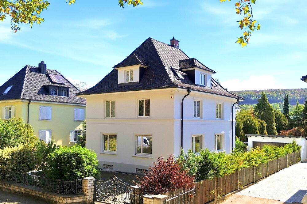 Stadtvilla von 1931 mitten in Lörrach mit Pool, Wintergarten und Garage, 79539 Lörrach