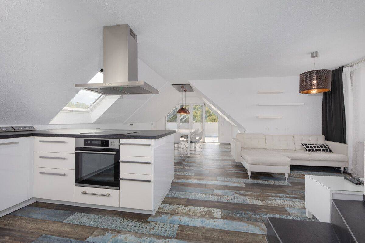 Modernes Wohnen mit besonderem Charakter:  4,5-Zi.-Maisonette-ETW mit 2 Dachterrassen und Top-EBK!, 71706 Markgröningen