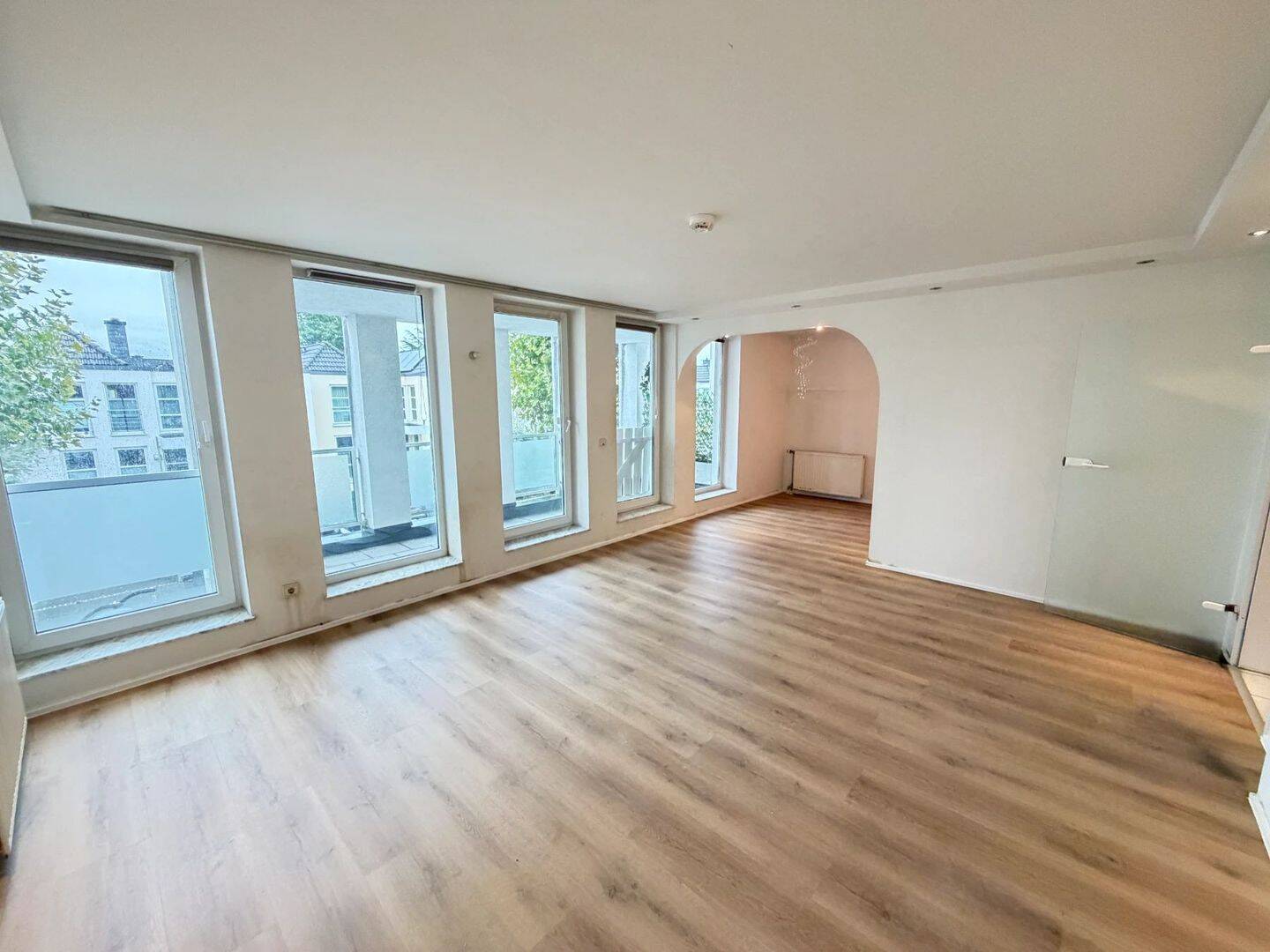Helle 3-Zimmer-Wohnung mit Balkon und Tiefgaragenstellplatz in zentraler Lage von Hennef, 53773 Hennef (Sieg)