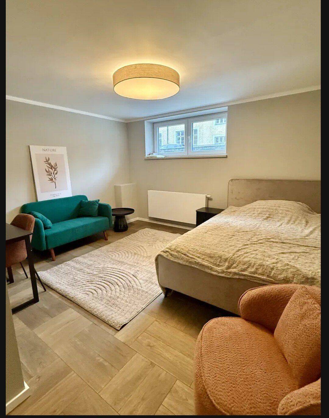 Möbliertes Zimmer (25 m²) mit eigenem Bad | Nymphenburg | ab 01.11., 80639 München (Laim Neuhausen-Nymphenburg)