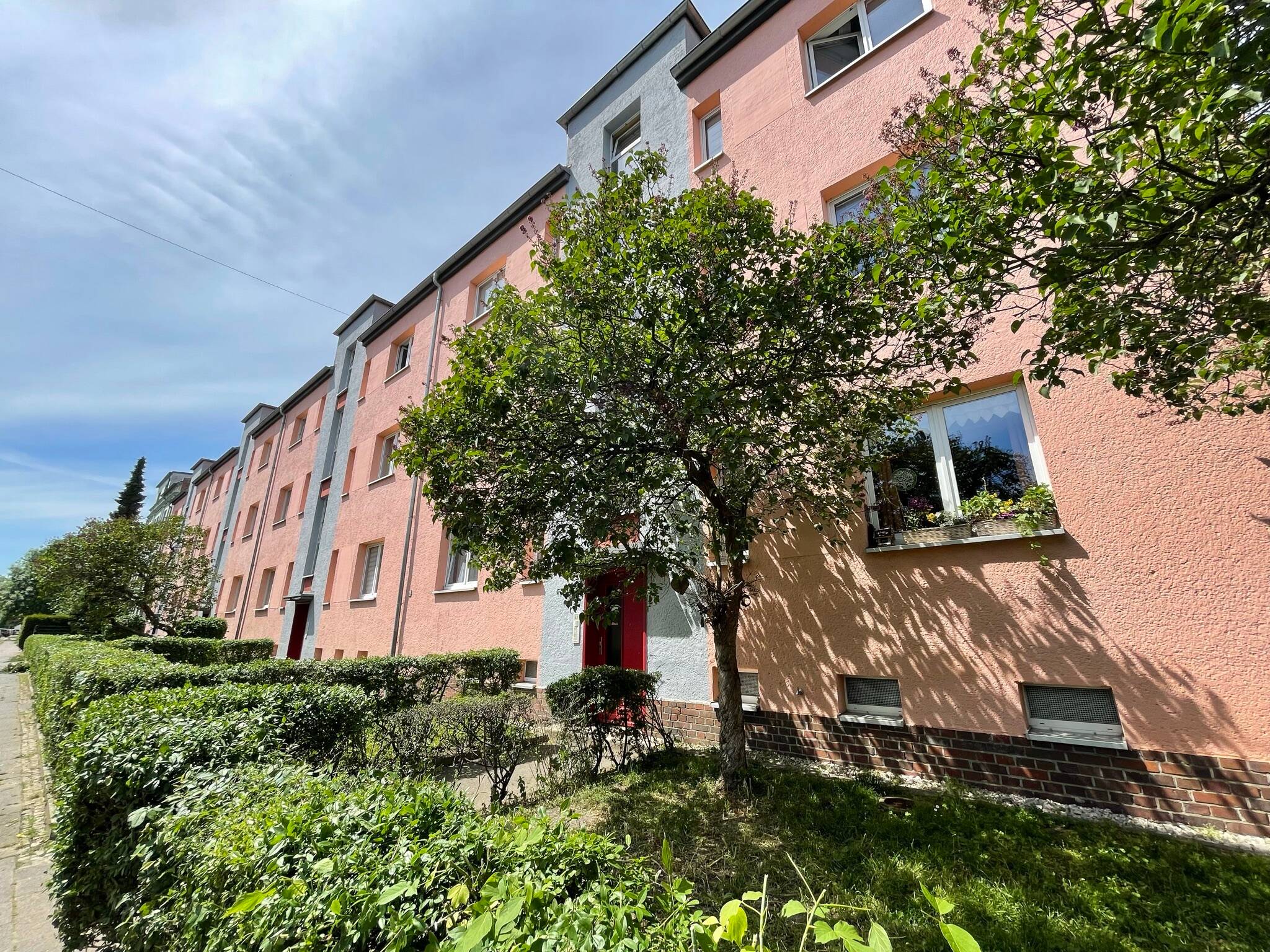 *** 2 Zimmer * 01/27 * Charmanter Dielenboden * Tageslichtbad *Balkon * 1. OG ***, 4249 Leipzig (Großzschocher Hartmannsdorf-Knautnaundorf Knautkleeberg-Knauthain Lausen-Grünau)