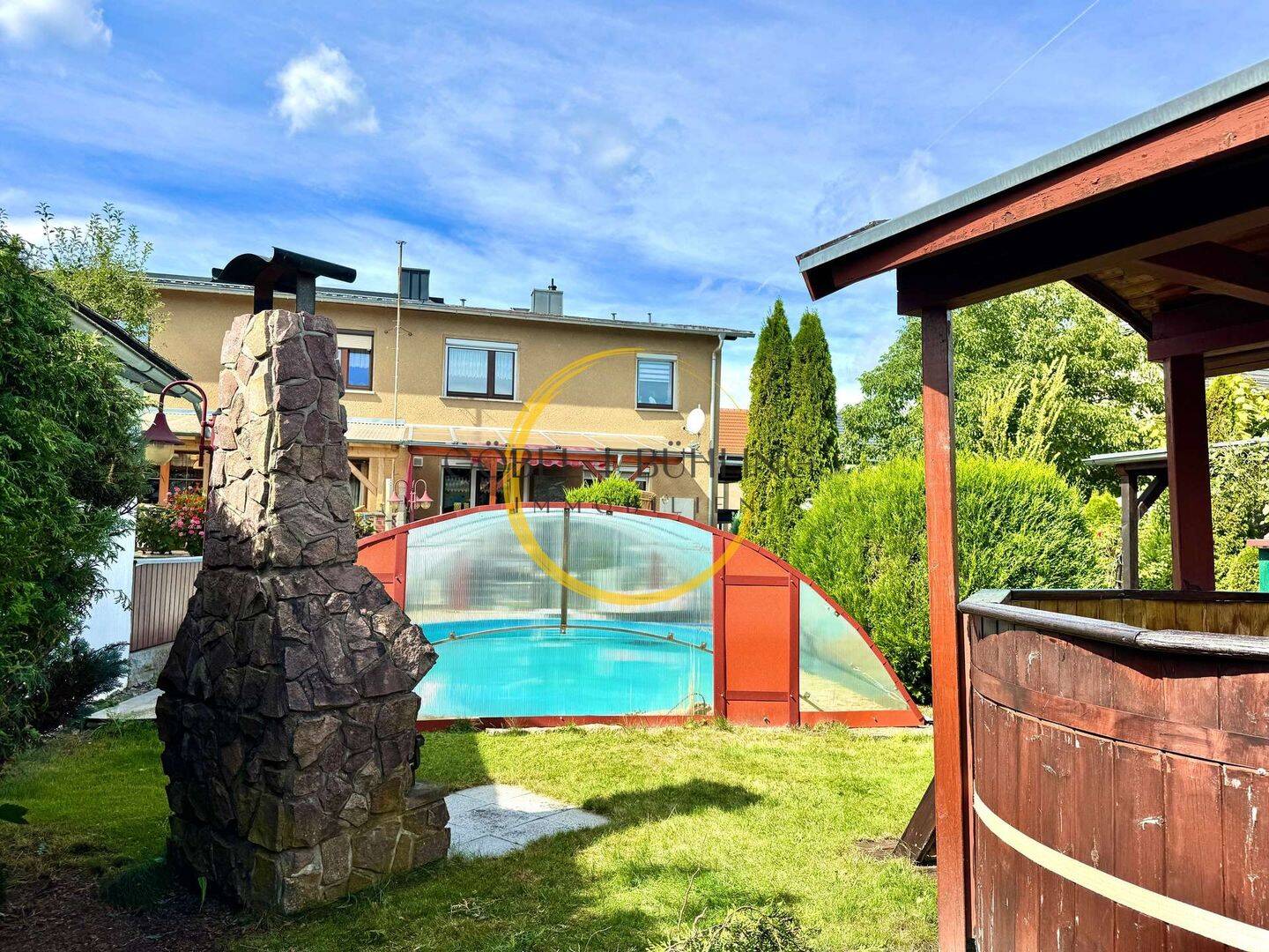 Liebevoll gepflegte Doppelhaushälfte mit Pool & Partyhütte in beliebter Lage Weidas, 7570 Weida