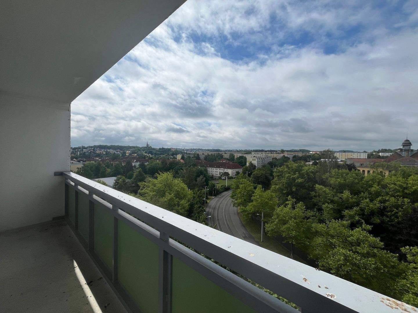 1 – Zimmer Wohnung mit Ausblick und Einbauküche nach Wahl, 8062 Zwickau