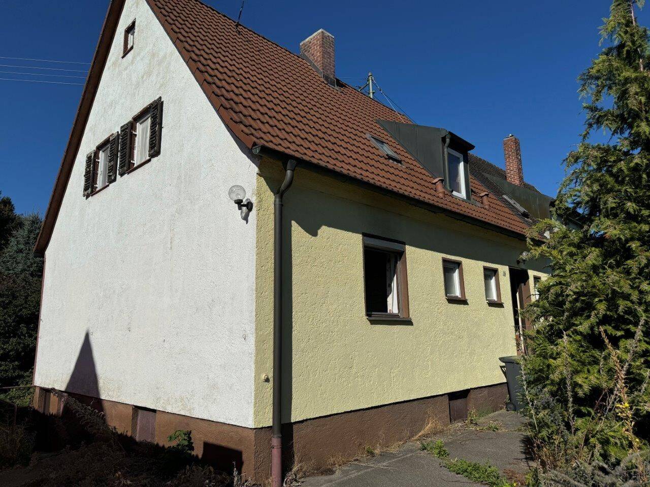 Nette ältere Doppelhaushälfte in Augsburg-Lechhausen – renovierungsbedürftig, 86165 Augsburg (Lechhausen)
