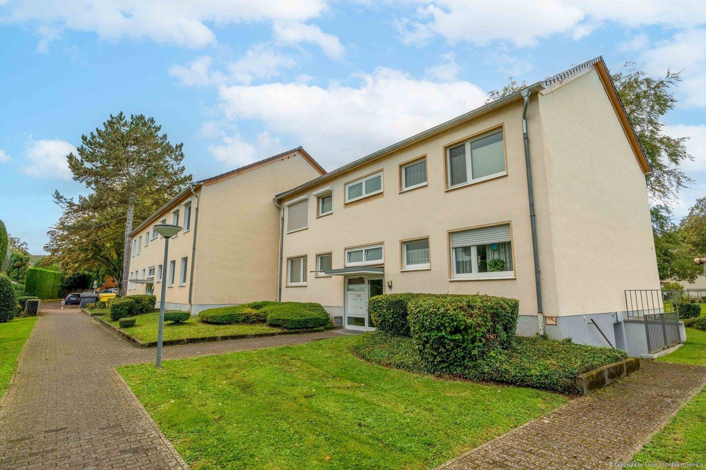 Bonn-Mehlem: Modernisierte 2-Zimmer-Wohnung mit Sonnenbalkon und Grünblick, 53179 Bonn (Lannesdorf Mehlem Muffendorf Pennenfeld Rüngsdorf)