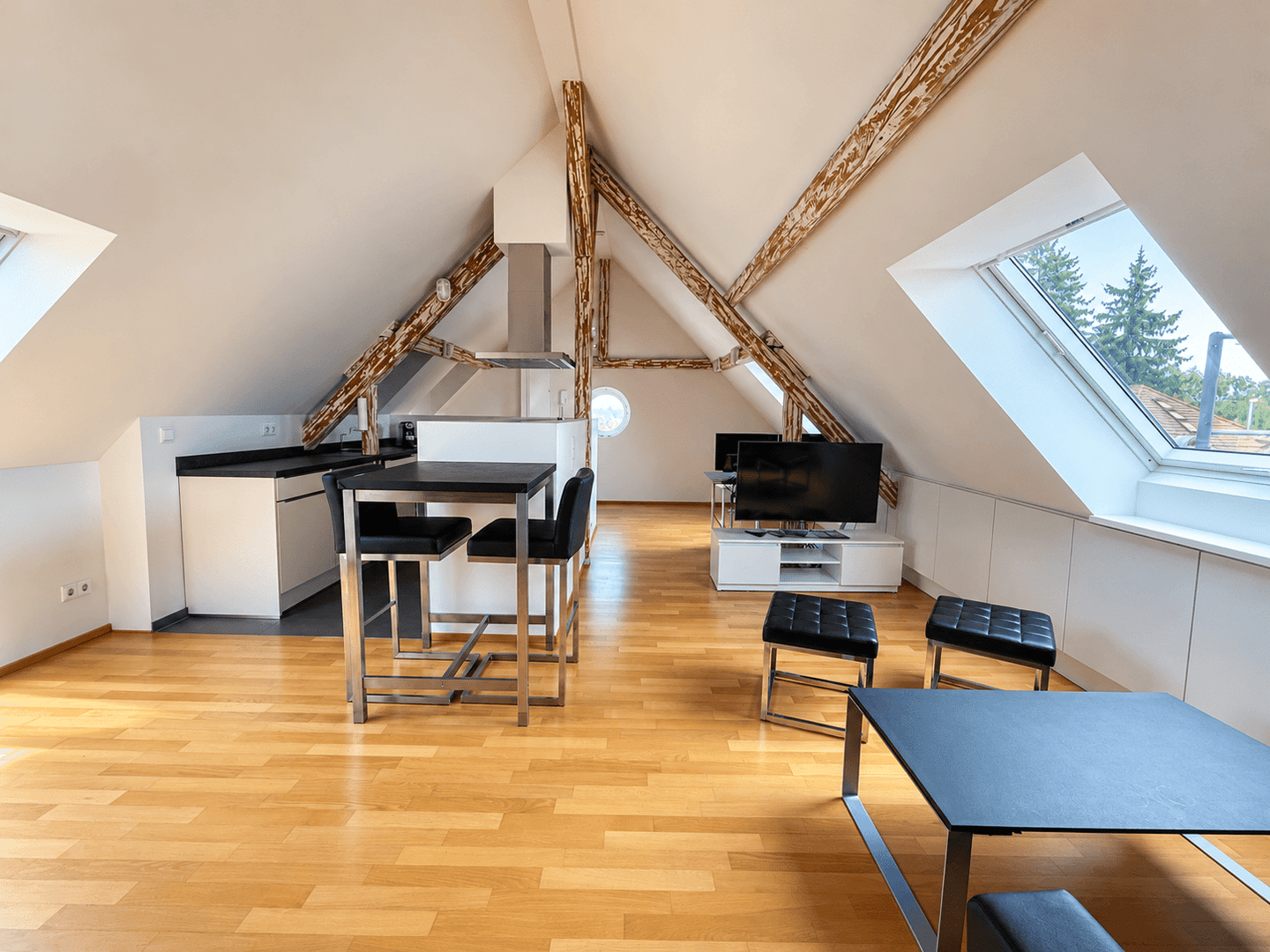 +++ Traumhafte, vollmöblierte Dachgeschosswohnung inkl. EBK & Dachterrasse +++, 78462 Konstanz