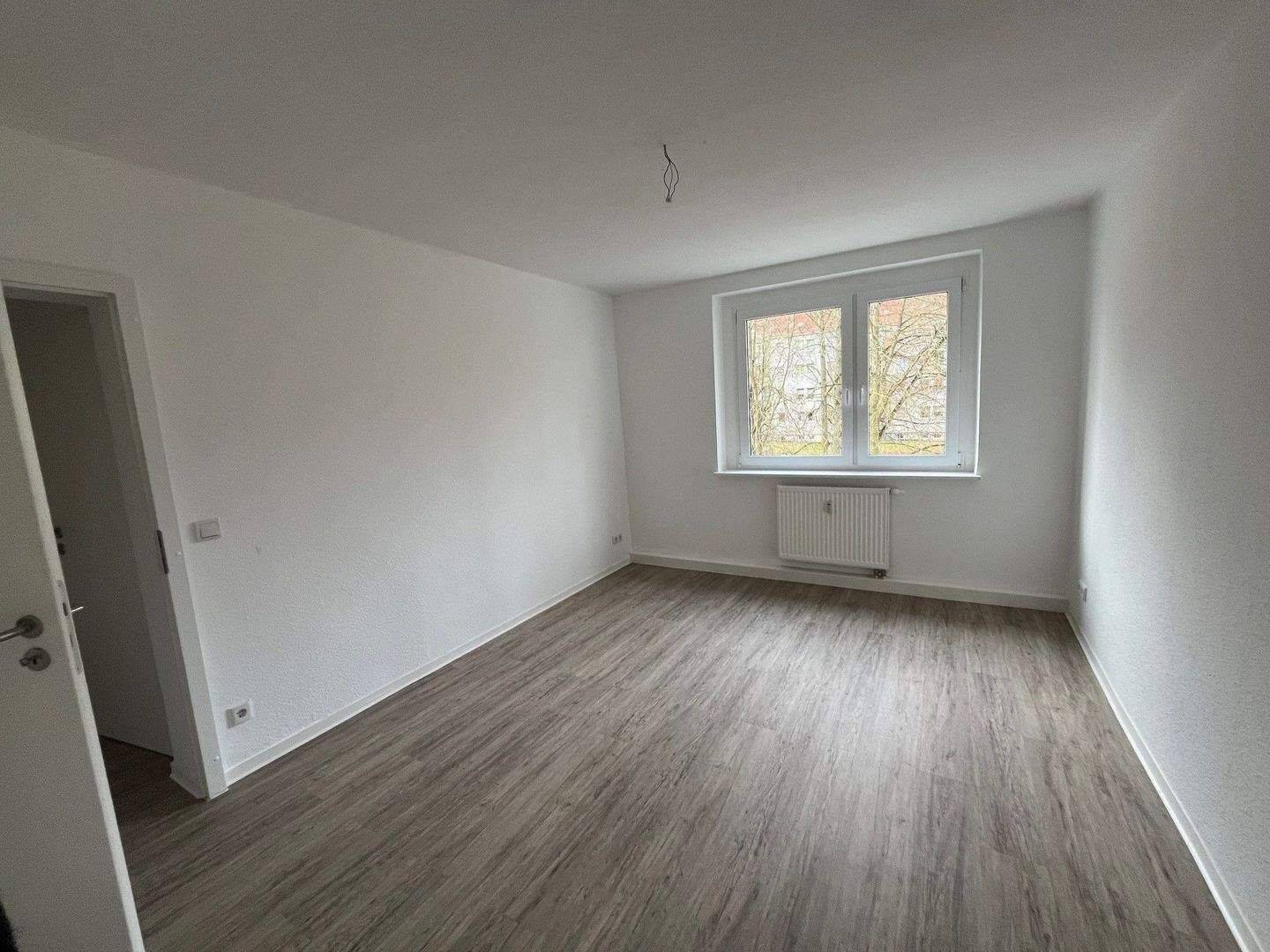 Die will ich haben.. ..helle, moderne 2 Zimmer-Wohnung mit Einbauküche .. sofort einzugsfertig, 8060 Zwickau