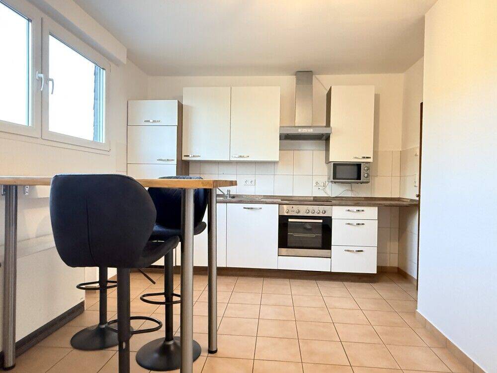 Konz, schön geschnittene 3-Zimmer-Dachgeschosswohnung mit EBK, Balkon und Stellplatz, 54329 Konz