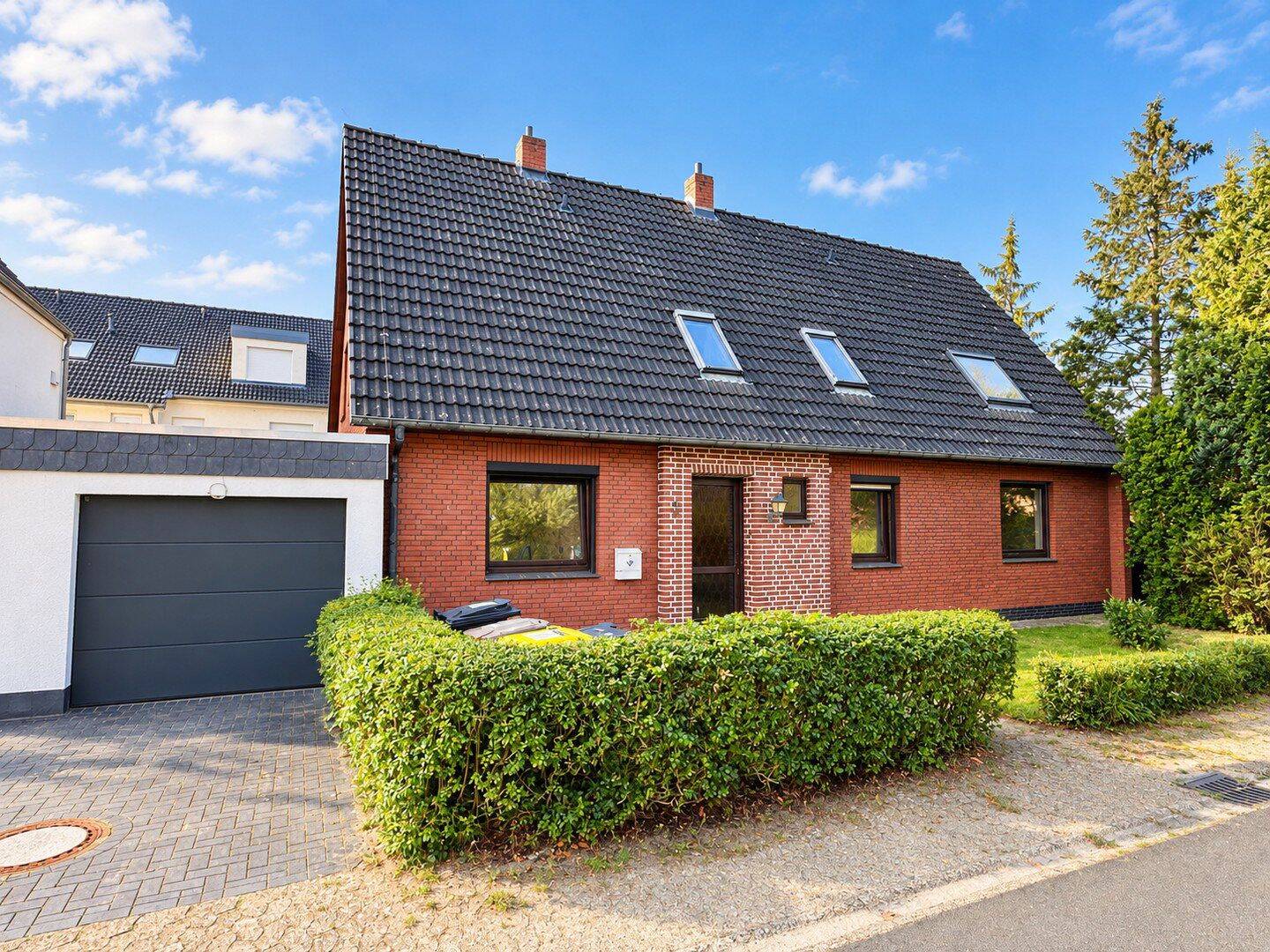 Ein- oder Zweifamilienhaus mit Garage und Dachterasse – Potenzial für ein modernes Zuhause, 28844 Weyhe