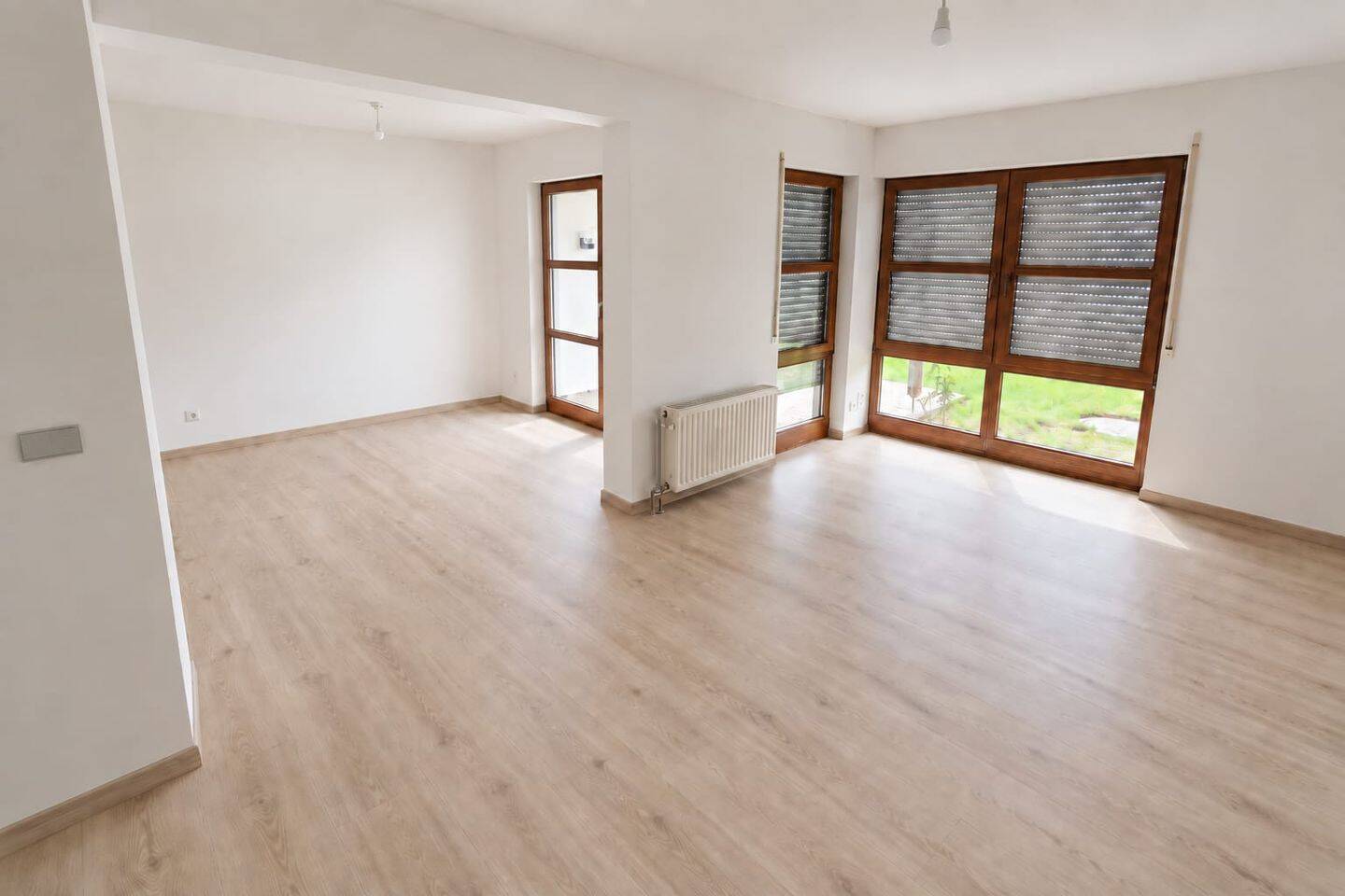 Gepflegte Doppelhaushälfte mit Garten, Terrasse und Garage in Schwarzenbruck, 90592 Schwarzenbruck