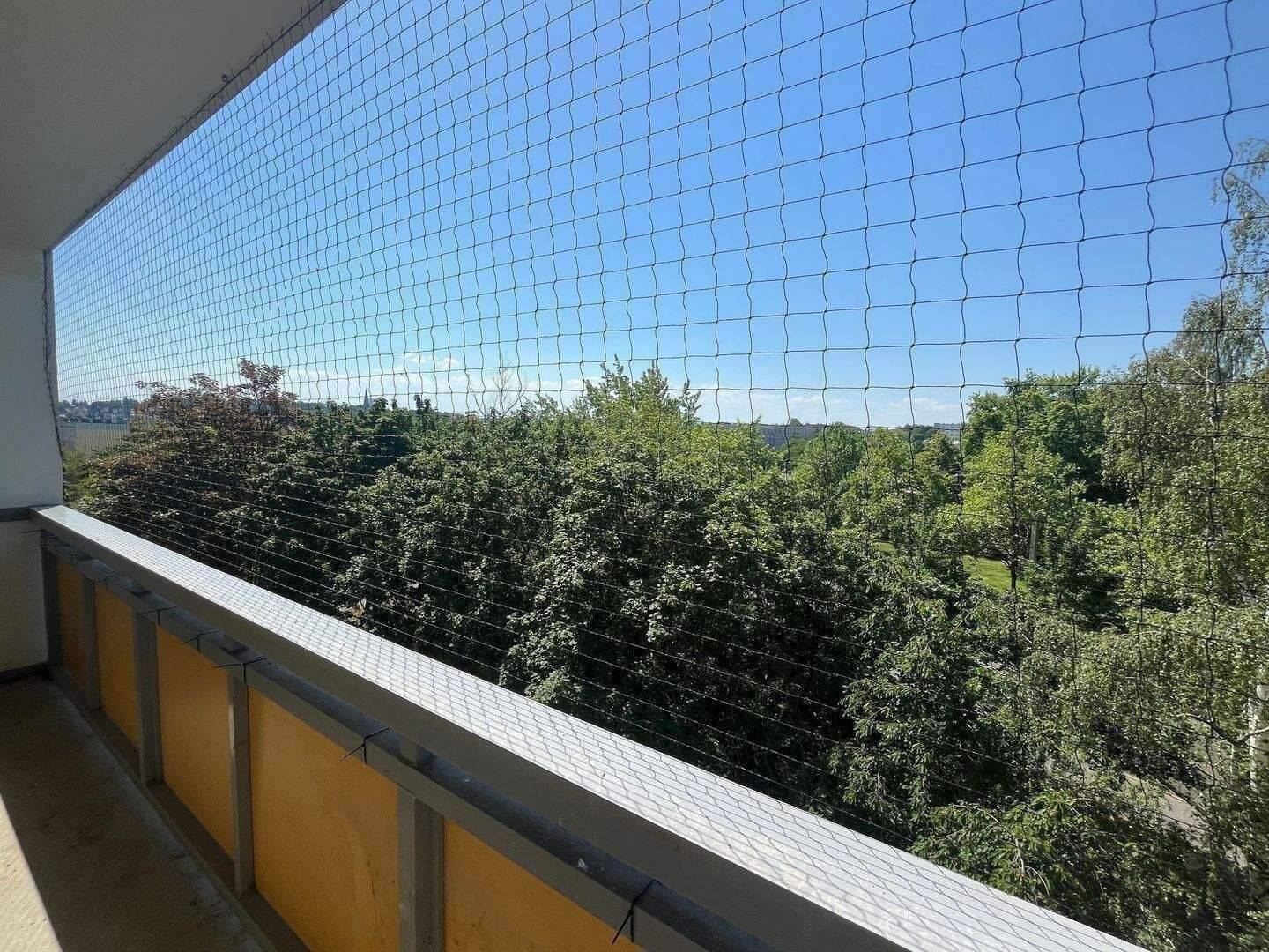 Erste eigene Wohnung gesucht? Modernisierte 1 RW mit Balkon + EBK auf Wunsch, 8062 Zwickau