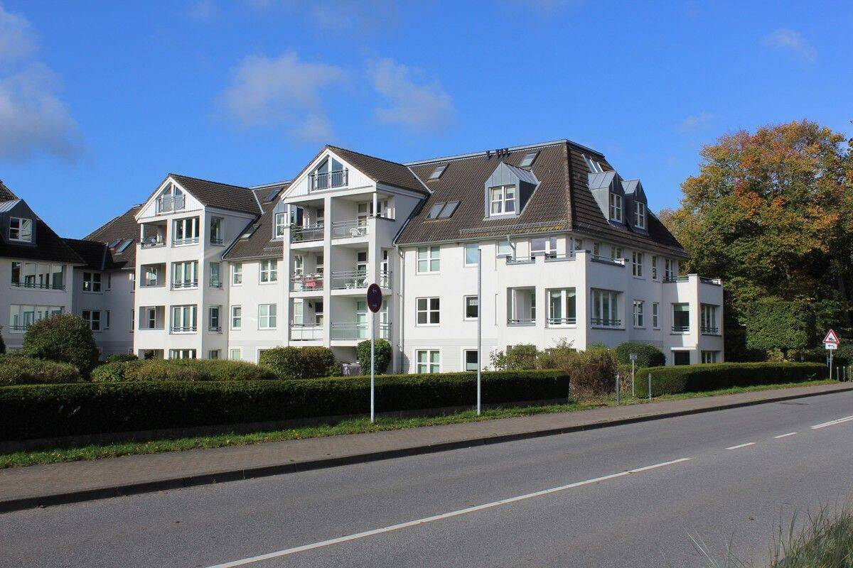– Vermietung – Frisch renovierte 2-Zimmer-Wohnung mit Wintergarten und Tiefgaragenstellplatz in Strandnähe!, 24340 Eckernförde