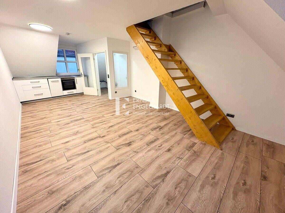 Mitten im Herzen der Stadt! Frisch renovierte 1,5-Zimmer-Maisonettewohnung, 97070 Würzburg (Altstadt)