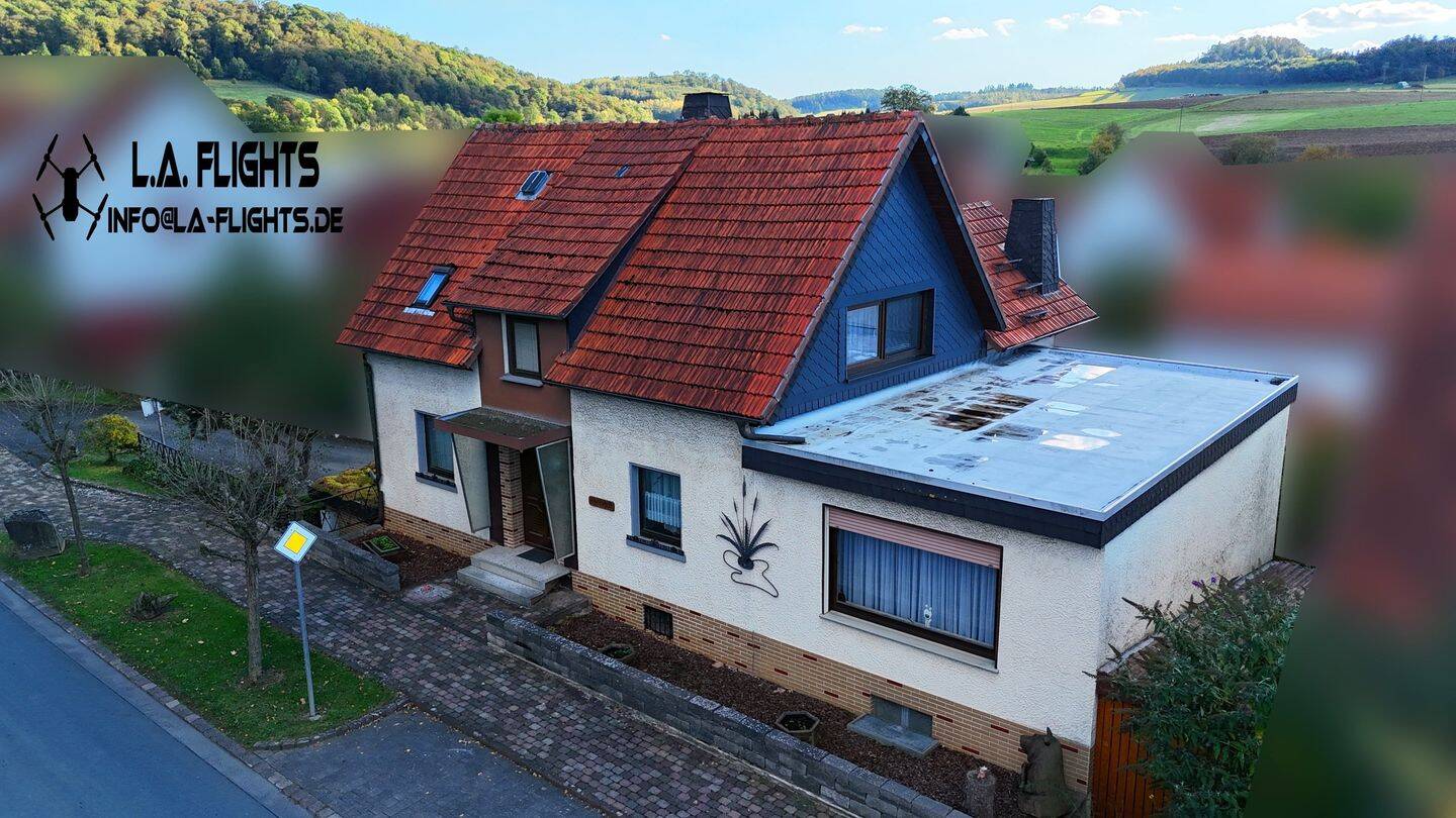 ein bezahlbares Einfamilienhaus mit zusätzlichem Gartenbereich und viel Potenzial in Altenlotheim, 35110 Frankenau