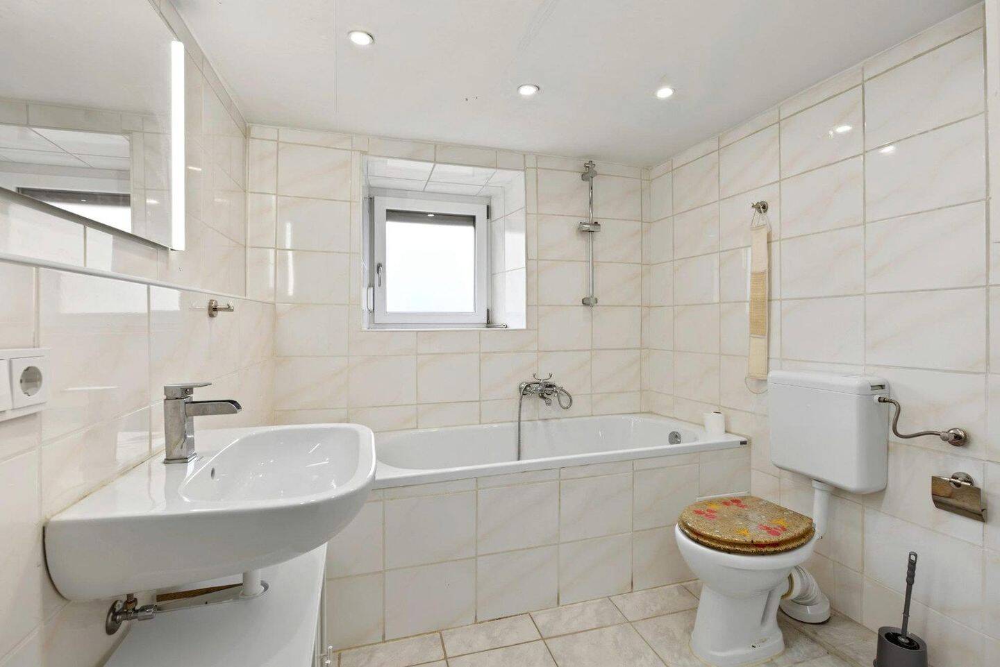Einfamilienhaus mit Garage und viel Potenzial zur Gestaltung – provisionsfrei, 89426 Wittislingen