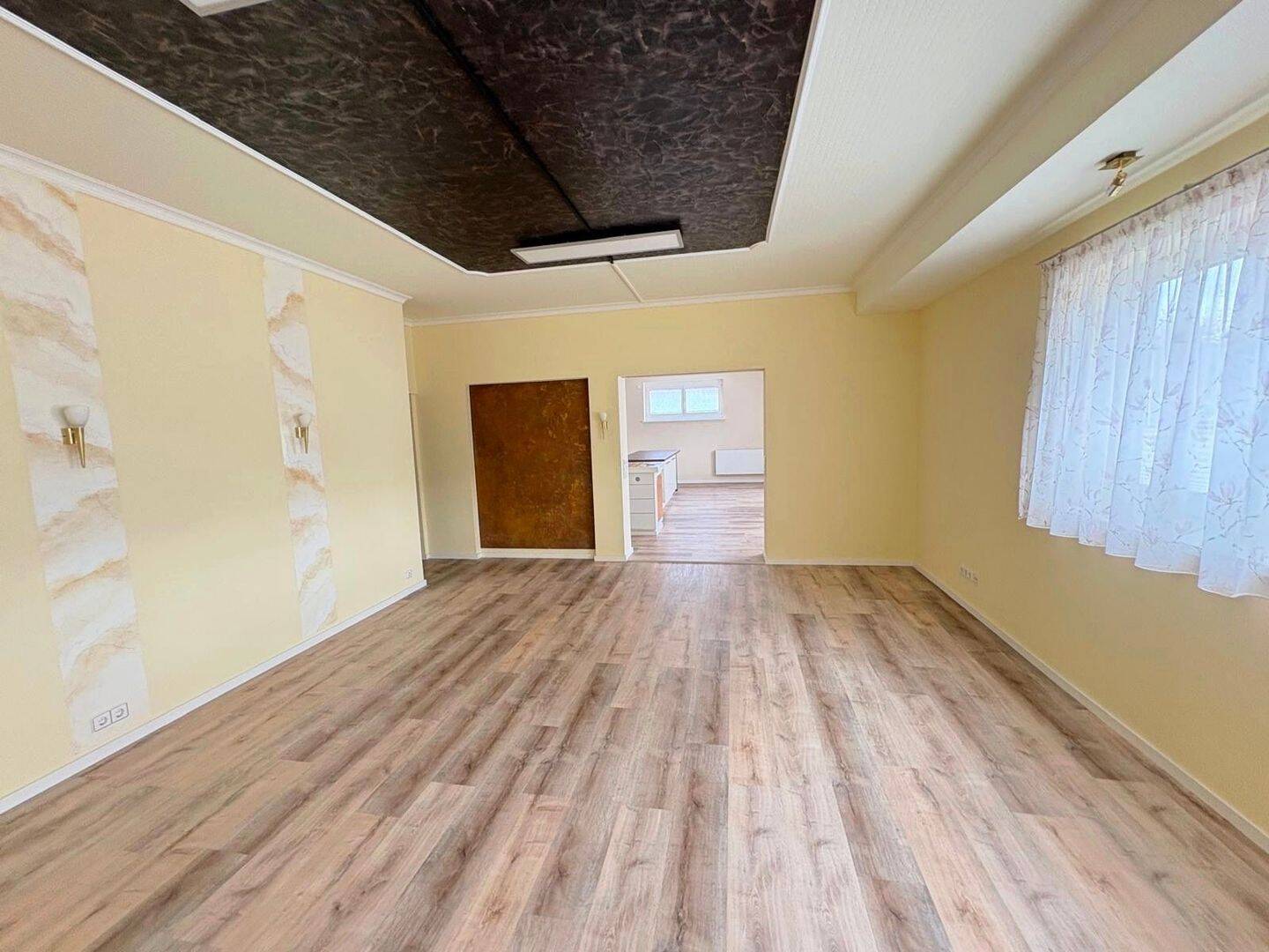 Gepflegte 3,5-Zimmerwohnung mit Balkon, Garage und Kellerraum, 78713 Schramberg