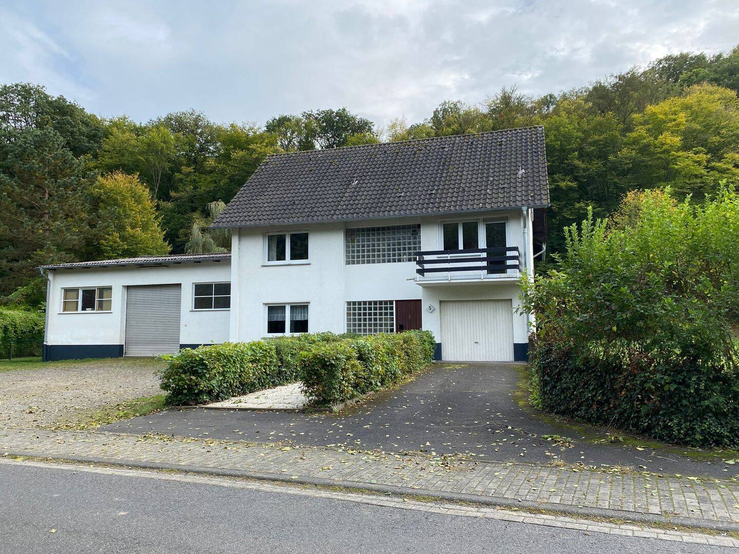 Repräsentatives Wohn- und Geschäftshaus passend für Handwerker-Familien-Investoren, 53498 Gönnersdorf