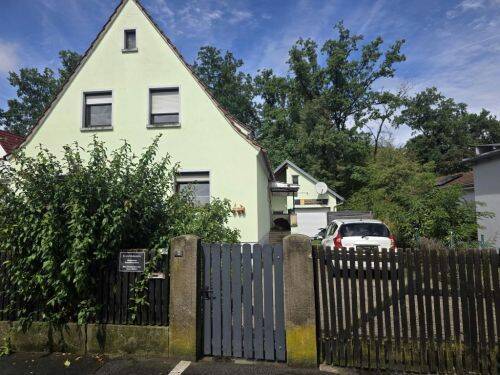 Einfamilienhaus mit riesigem Garagengebäude in 97525 Schwebheim / Schweinfurt (10715), 97525 Schwebheim