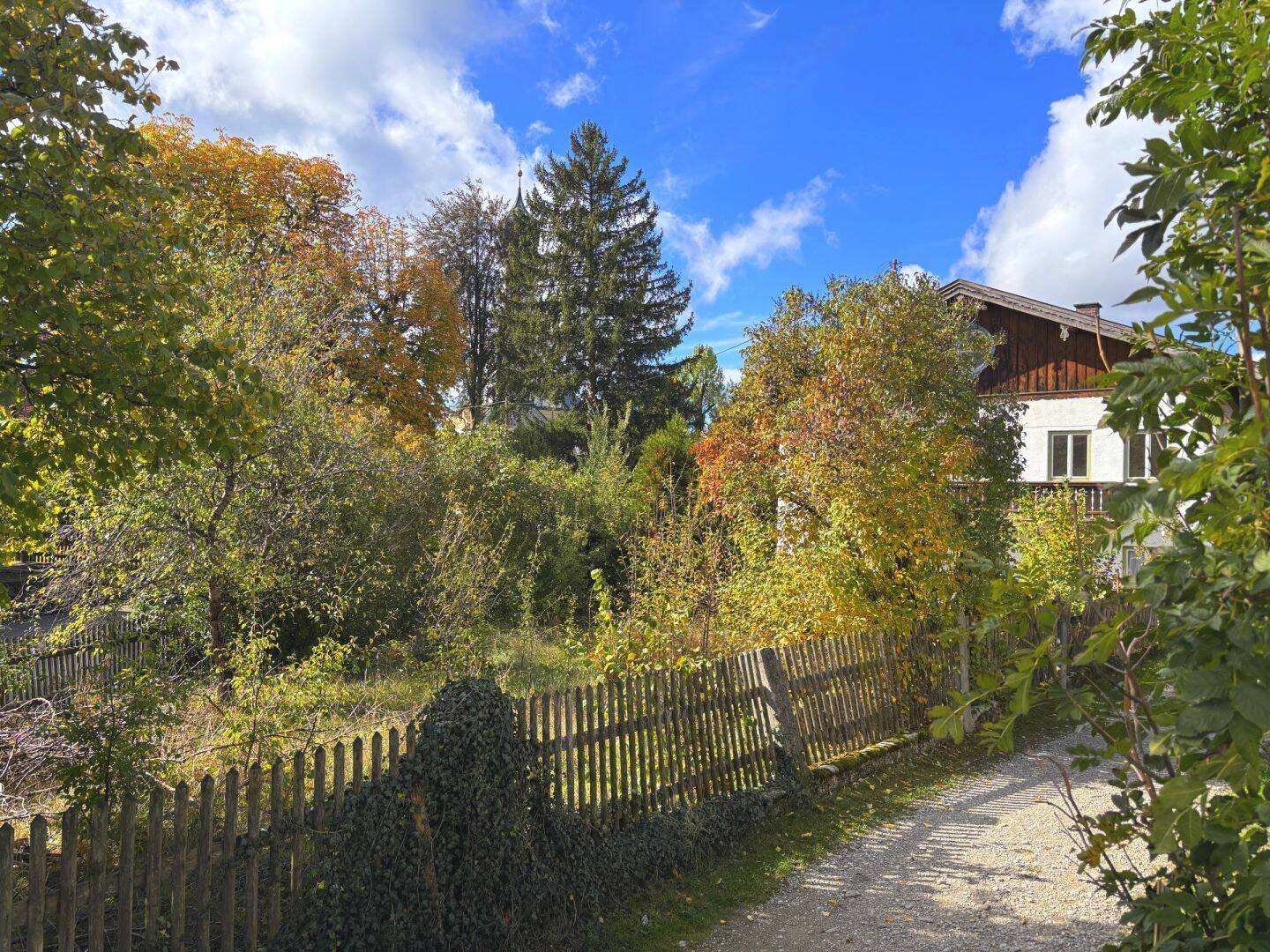 Sonniges Eckgrundstück für ein kleines Einfamilienhaus in Aying-Kleinhelfendorf, 85653 Aying