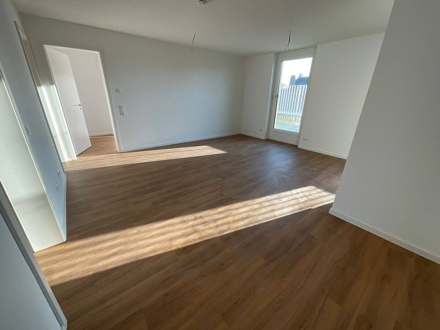 Großzügig wohnen & draußen genießen – 93 qm mit Dachterrasse!, 90478 Nürnberg (Dutzendteich Gleißhammer Glockenhof Sankt Peter Zerzabelshof)