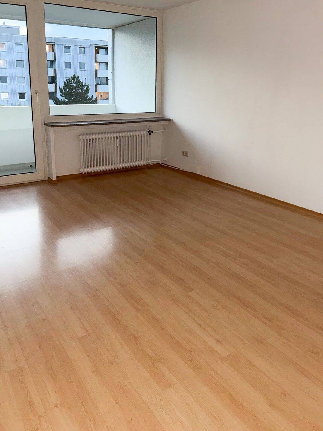 Gut geschnittene 2-Zimmer-Wohnung mit Balkon und Einbauküche, 81927 München (Bogenhausen)