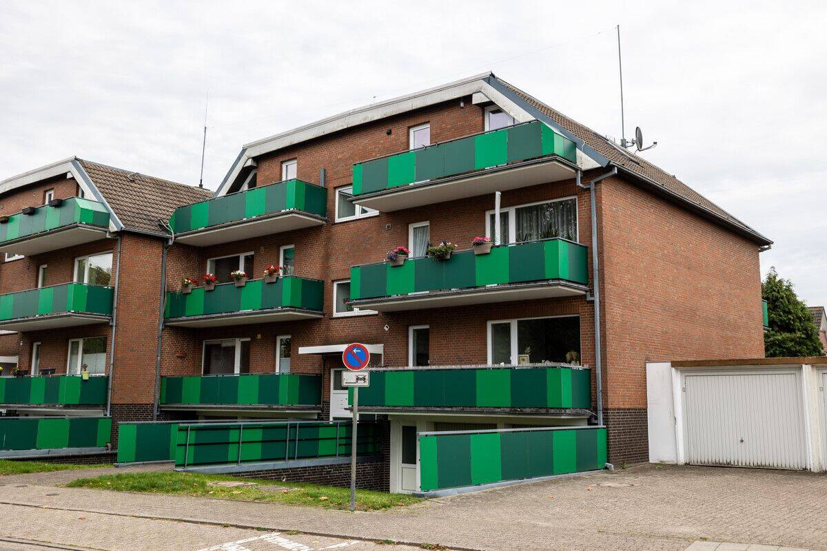 *** FREIE WOHNUNG HOCHPARTERRE – GEPFLEGT mit ZWEI BALKONEN – TIEFGARAGE und KELLERRAUM ***, 27751 Delmenhorst