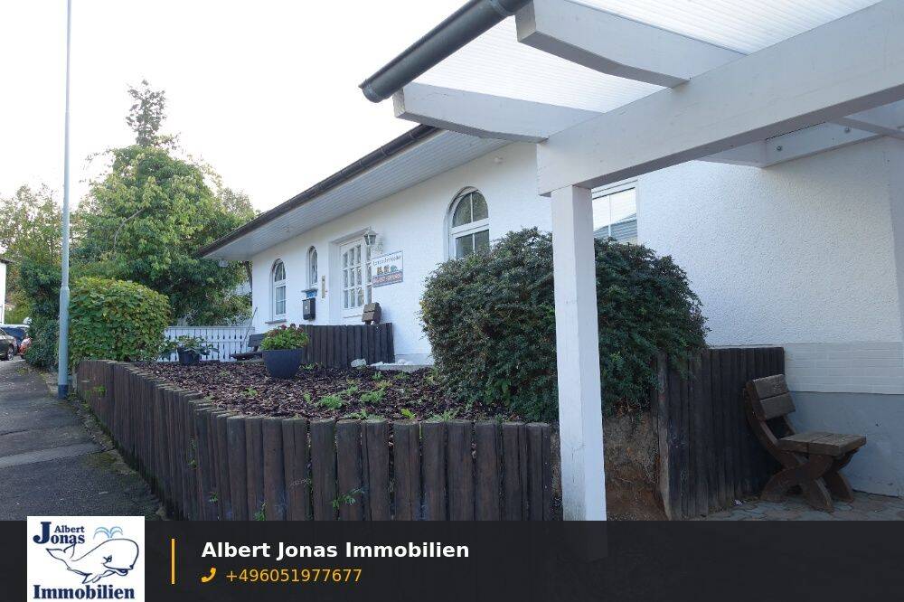 Ortenberg in feinster Lage: Bungalow für ein bis zwei Familien mit Terrasse, Carport, Doppelgarage.., 63683 Ortenberg