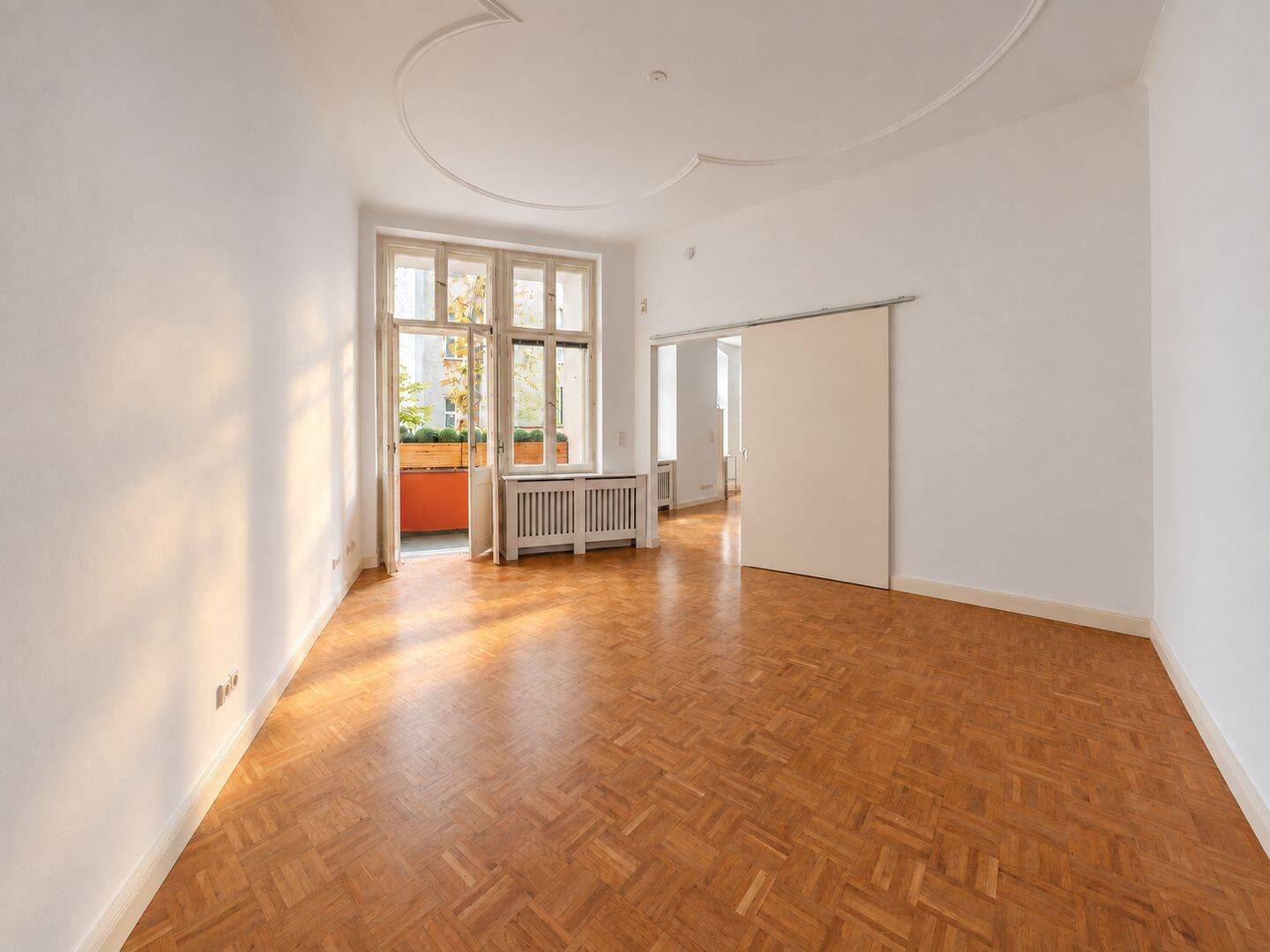 Charlottenburger Altbau mit hohen Decken, Parkett und Balkon, 10629 Berlin (Charlottenburg-Wilmersdorf Charlottenburg)