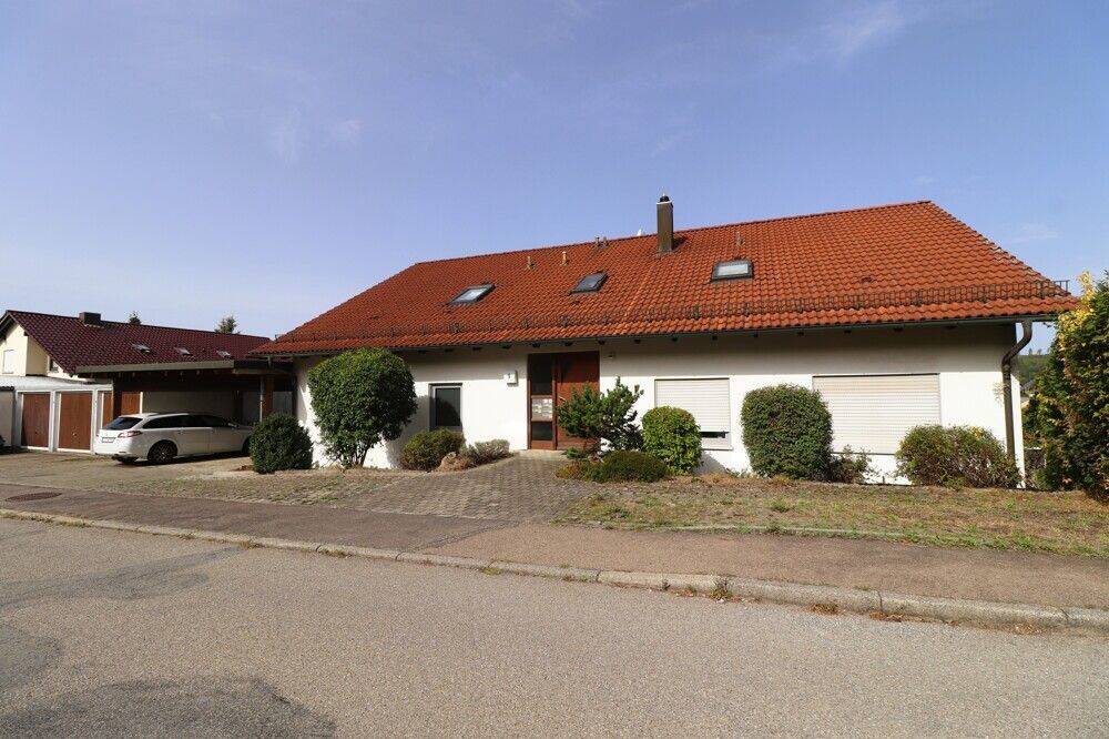 Attraktive 3-Zimmer-Wohnung mit Balkon, Garage und Stellplatz – frei!, 72829 Engstingen