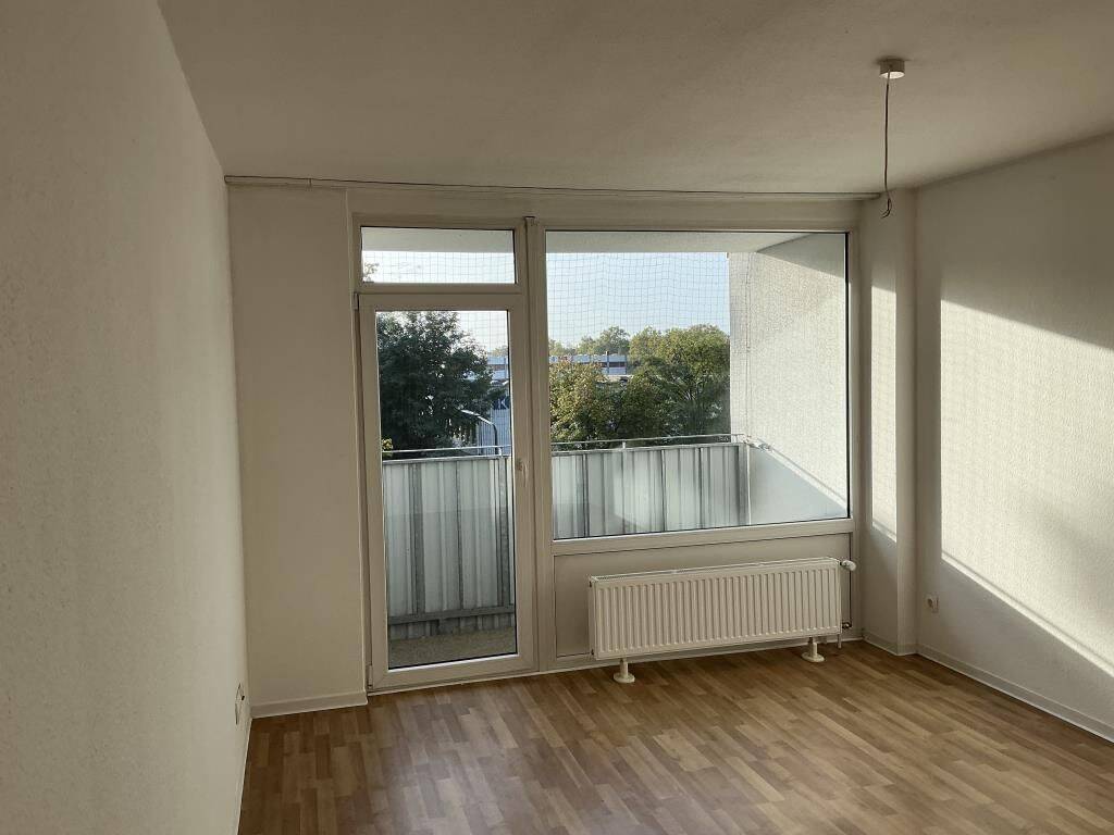 Toll renovierte 3 Zimmerwohnung mit zwei Balkonen – Vereinbaren Sie noch heute Ihre Besichtigung, 40599 Düsseldorf (Benrath Hassels Holthausen Reisholz)