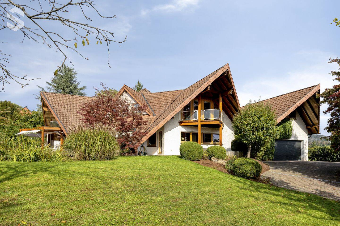 Großzügiges Architektenhaus mit Fernblick in ruhiger, zentrumsnaher Lage von Bergneustadt, 51702 Bergneustadt