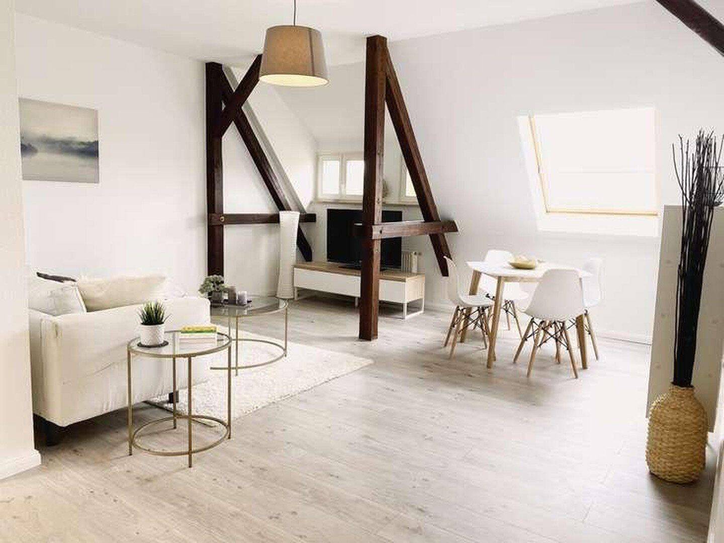 Helle 2-Zi.-DG-Wohnung mit Loggia & charmanten Holzbalken – in ca. 10 min ins Zentrum, 4299 Leipzig (Probstheida Stötteritz)