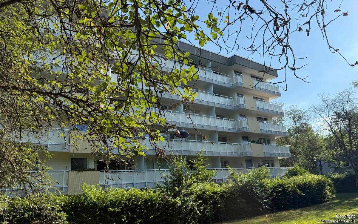Über den Dächern von München-Solln: Appartement in frisch renovierter Wohnanlage mit schönem Weitblick und Südbalkon, 81477 München (Thalk. Obersendl.-Forsten-Fürstenr.-Solln)
