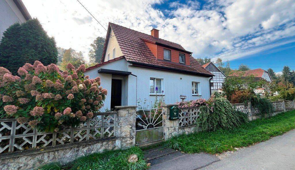 Einfamilienhaus mit Nebengelass und großem Grundstück frei ab November, 7407 Uhlstädt-Kirchhasel
