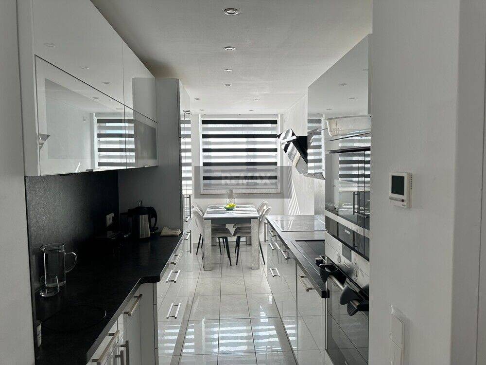 Moderne 4-Zimmer-Wohnung mit 86 m² Wohnfläche, schöner EBK und Südwestbalkon in Nürnberg 90471, 90471 Nürnberg (Dutzendteich Langwasser Neuselsbrunn Stadion Zollhaus)